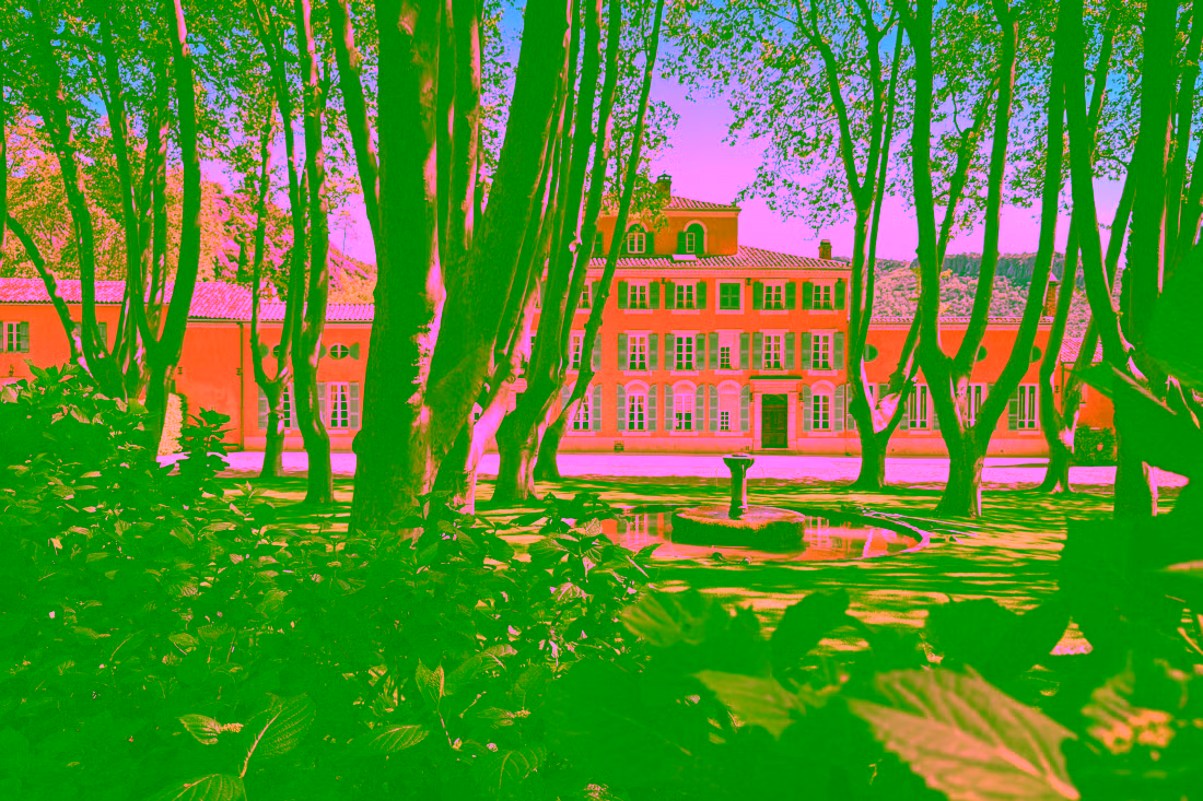 Château d’Esclans, bright Provençal estate producing Garrus Rosé, vineyards and winery setting, Provence wine tour shore excursion from Cannes