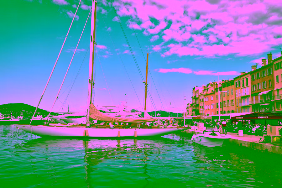 Saint-Tropez bay with old yacht waterfront — private transfer Nice Airport to Saint-Tropez