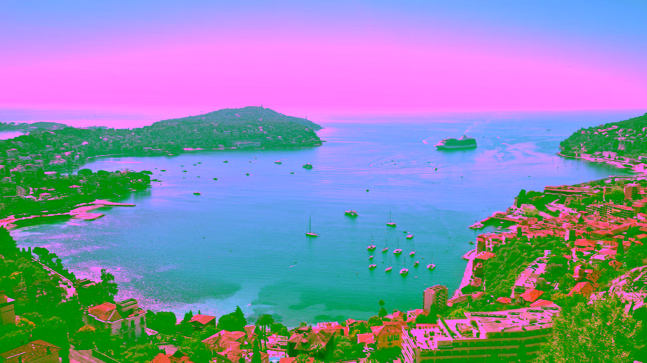 Villefranche-sur-Mer bay panorama seen from the Moyenne Corniche viewpoint, Cap Ferrat peninsula beyond — shore excursion from Cannes